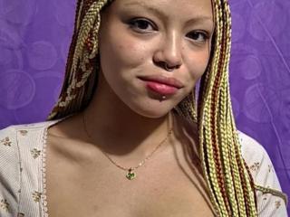 Webcam model KeiryGinger from XLoveCam