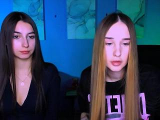 Webcam model KellyAndMila from XLoveCam