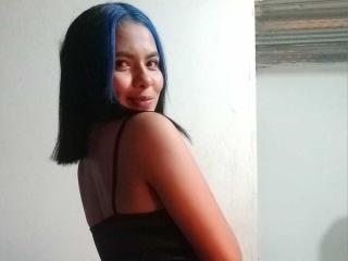 Webcam model KiaraBowie from XloveCam