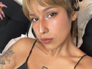 Webcam model KiaraHernandezX from XloveCam