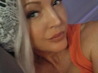 Webcam model KimLayne-hot from XLoveCam