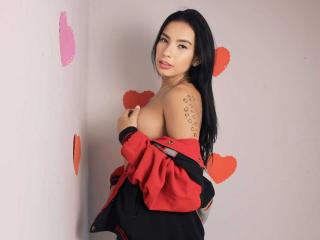 Webcam model KimberlyCorreaa from XloveCam