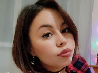 Webcam model KiraNonStop from XloveCam