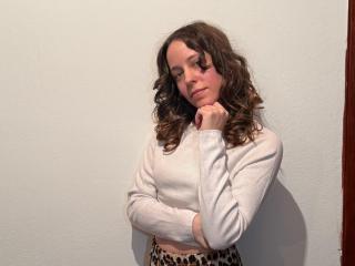 Webcam model KirtyNella from XLoveCam