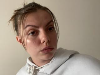 Webcam model KissAurora from XLoveCam