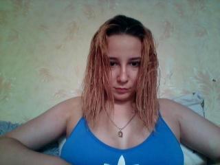 Webcam model Krissty69 from XloveCam