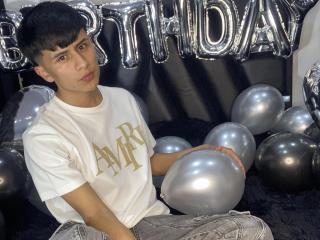 Kyller69 Live Cam on XLoveCam