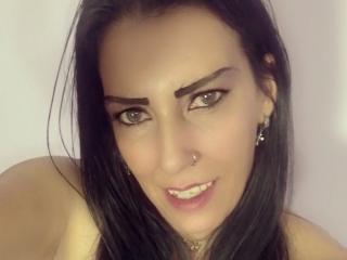 Webcam model LagaGomez from XloveCam