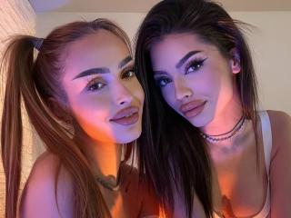 Webcam model LalaAndClara from XLoveCam