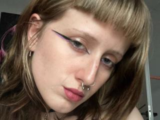 Webcam model LaraHonig-hot from XLoveCam