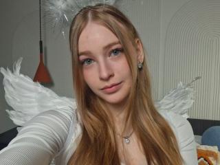 Webcam model LarissaHoglan from XLoveCam