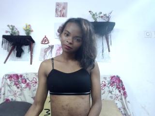 Webcam model LaurenahSey from XLoveCam