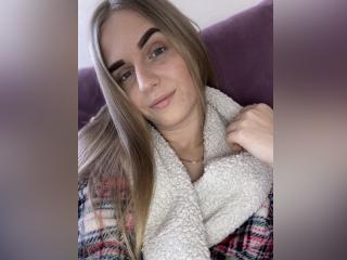 Webcam model LaurieShiny from XLoveCam