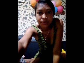 Webcam model Lauryah from XloveCam