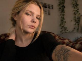 Webcam model LeeMako from XLoveCam