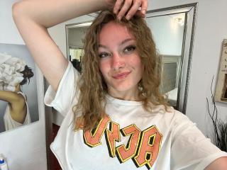 Webcam model LeilaBie from XLoveCam