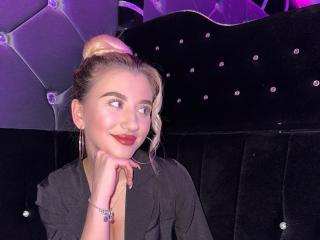 Webcam model LennieClemens from XLoveCam