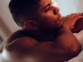 LeonHrz Live Cam on XLoveCam