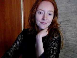 Webcam model LexyRedQueen from XloveCam