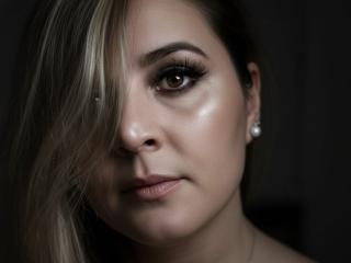 Webcam model LeylaJamesX from XLoveCam