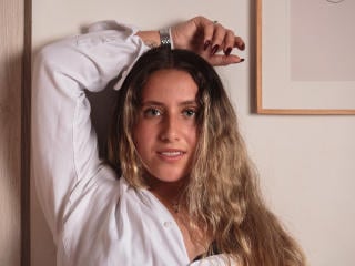 Webcam model LilaVega from XLoveCam