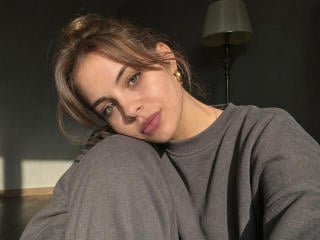 Webcam model LiliaPochatko from XLoveCam