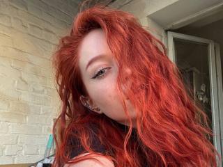 Webcam model LilliamChevalier from XLoveCam