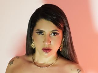 Webcam model LilyCorner from XLoveCam