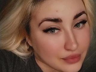 Webcam model LindaCallie from XLoveCam