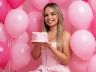 Webcam model LitzzyDouce from XLoveCam