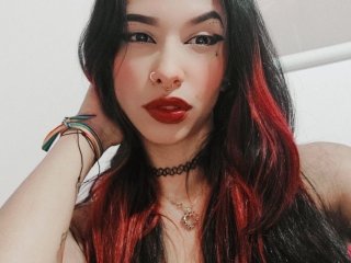 Webcam model LizzyPhoeniix from XLoveCam