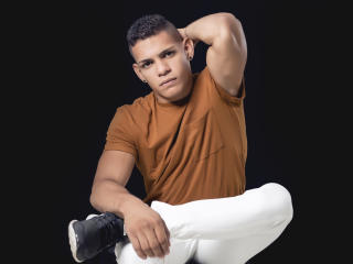 LoganVelasco Live Webcam on XLoveCam