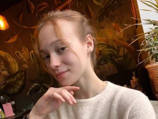 Webcam model LoniTockey from XLoveCam