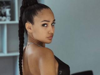 Webcam model LouanSchrader from XLoveCam