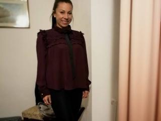 Webcam model LuciaSaints from XloveCam