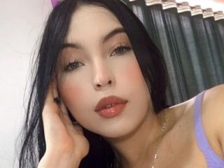 Webcam model LucyArnold from XLoveCam