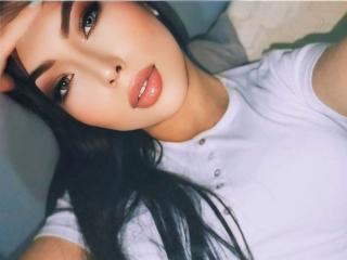 LucyArnoldd Selfie Gallery