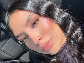 LuisaBelamont Live Cam on XLoveCam