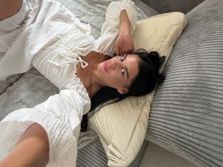 Webcam model LunaNextDoor from XLoveCam