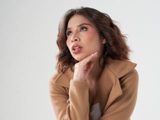 Webcam model MacarenaJonesFg from XLoveCam