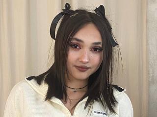 Webcam model MaeCopass from XLoveCam