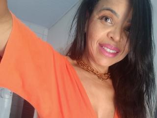 Webcam model Maiara69 from XLoveCam