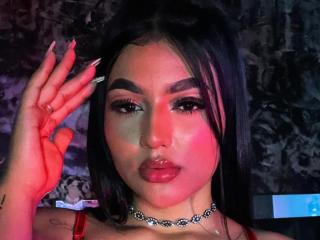 Webcam model MaloryRouge from XLoveCam