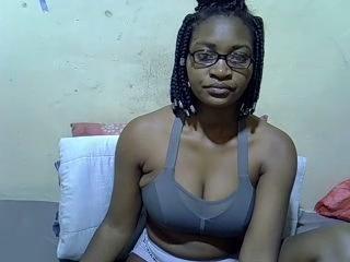 Webcam model MandyZwl from XLoveCam