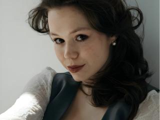 Webcam model MaritzaThebeau from XLoveCam
