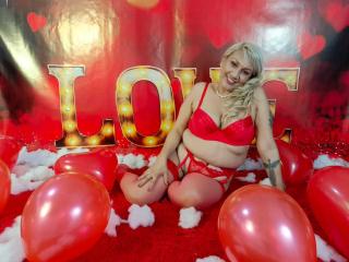 Webcam model MatureYayita from XLoveCam