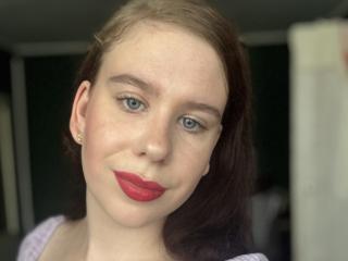Webcam model MayaFlowers from XLoveCam
