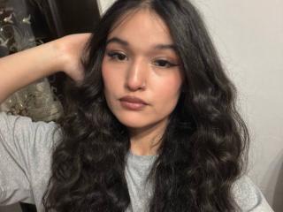 Webcam model MeaghanGrigalonis from XLoveCam