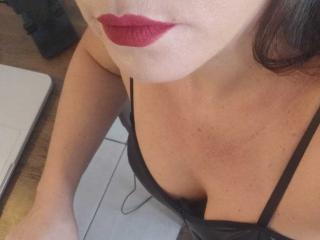 Webcam model MeahBrunette from XloveCam