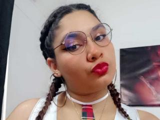 Webcam model MeganDiamonds from XLoveCam